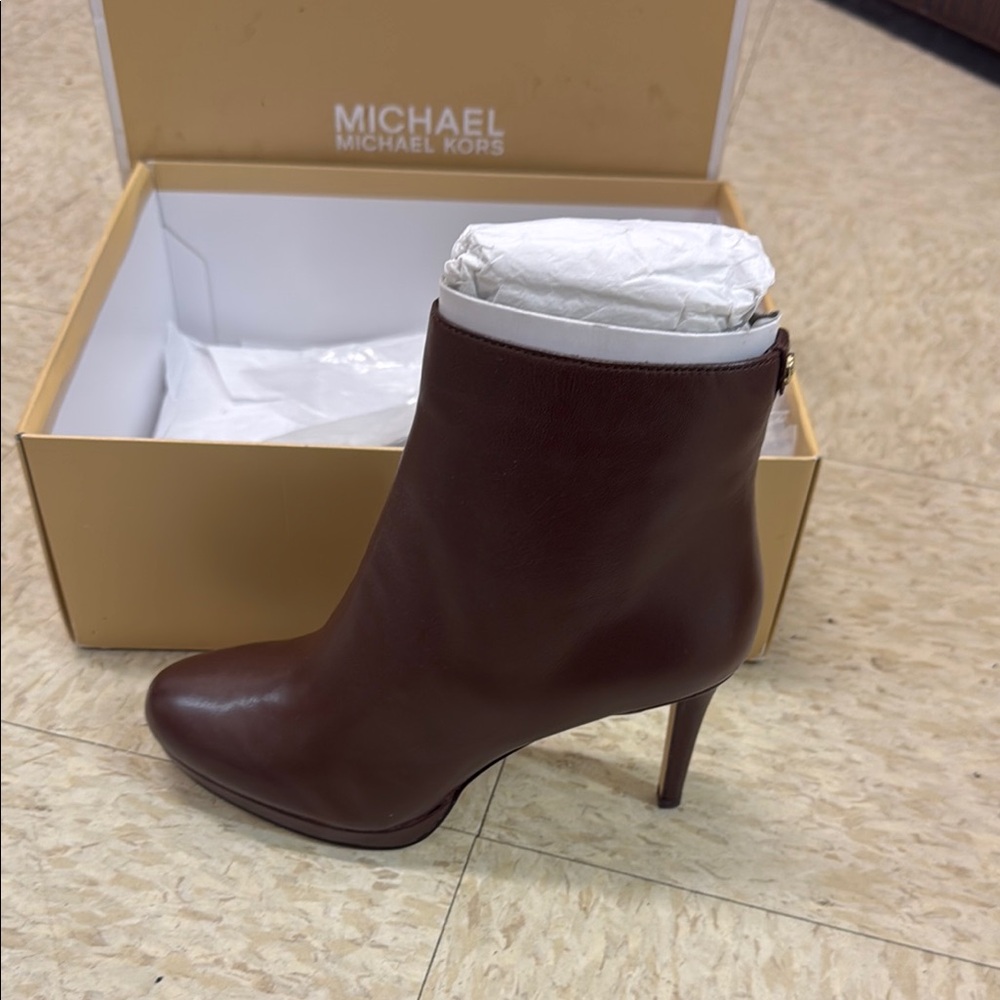 New Michael Kors Women's Brown Ankle Boots
